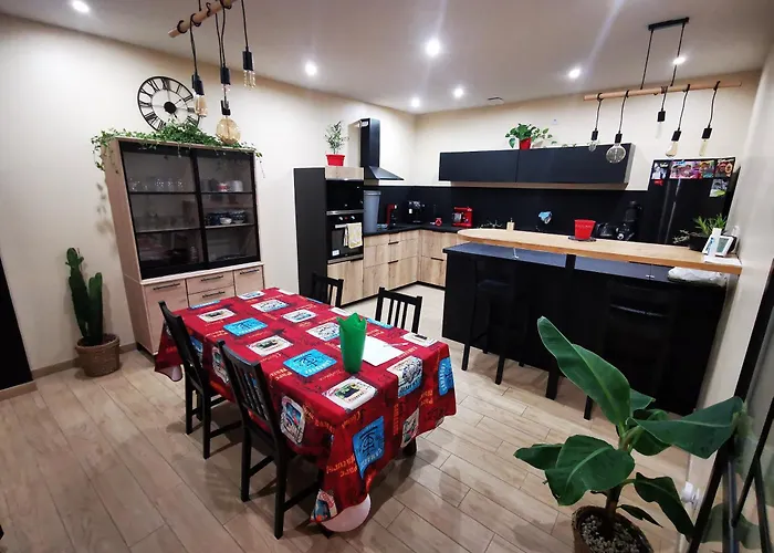 Maison De Village Sur 2 Etage בית אירוח